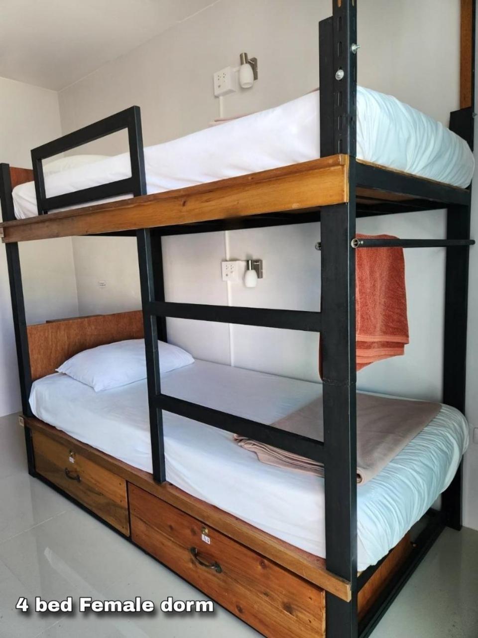Theppahrak Hostel Khaolak Khao Lak Bagian luar foto