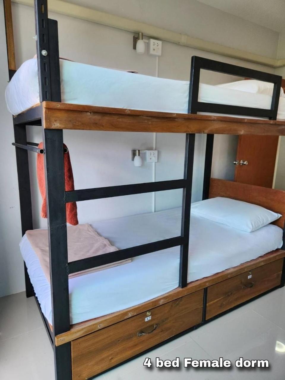 Theppahrak Hostel Khaolak Khao Lak Ruang foto