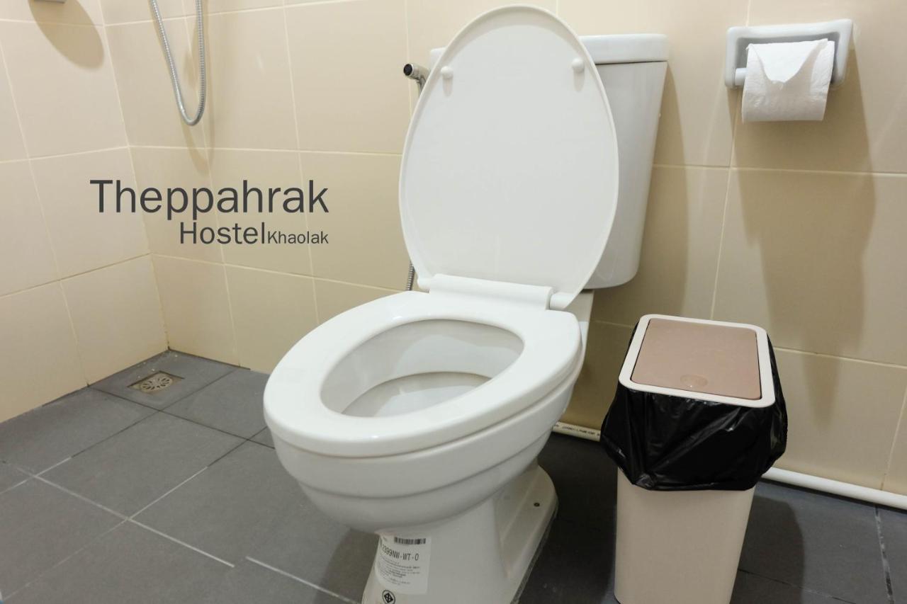 Theppahrak Hostel Khaolak Khao Lak Bagian luar foto