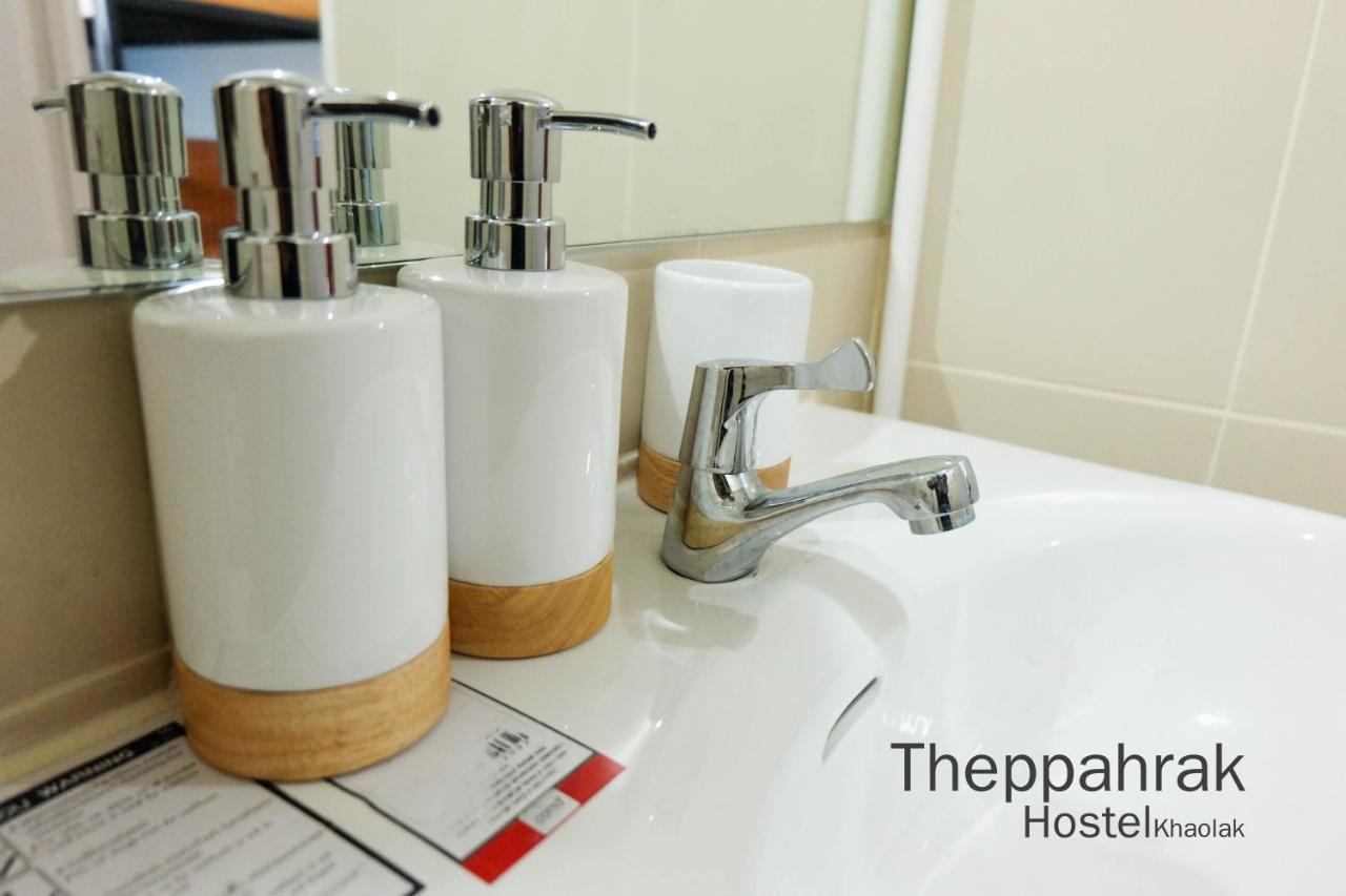 Theppahrak Hostel Khaolak Khao Lak Bagian luar foto