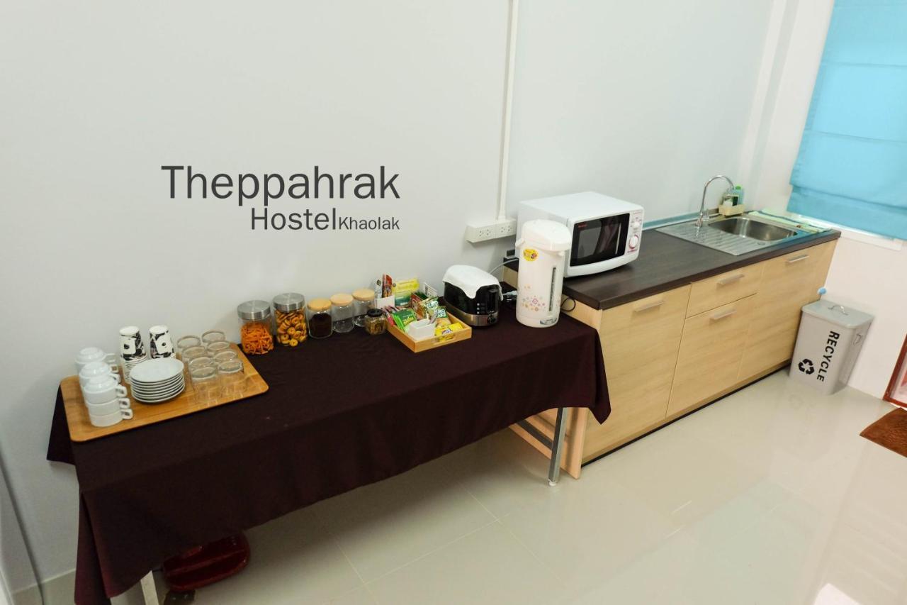 Theppahrak Hostel Khaolak Khao Lak Bagian luar foto