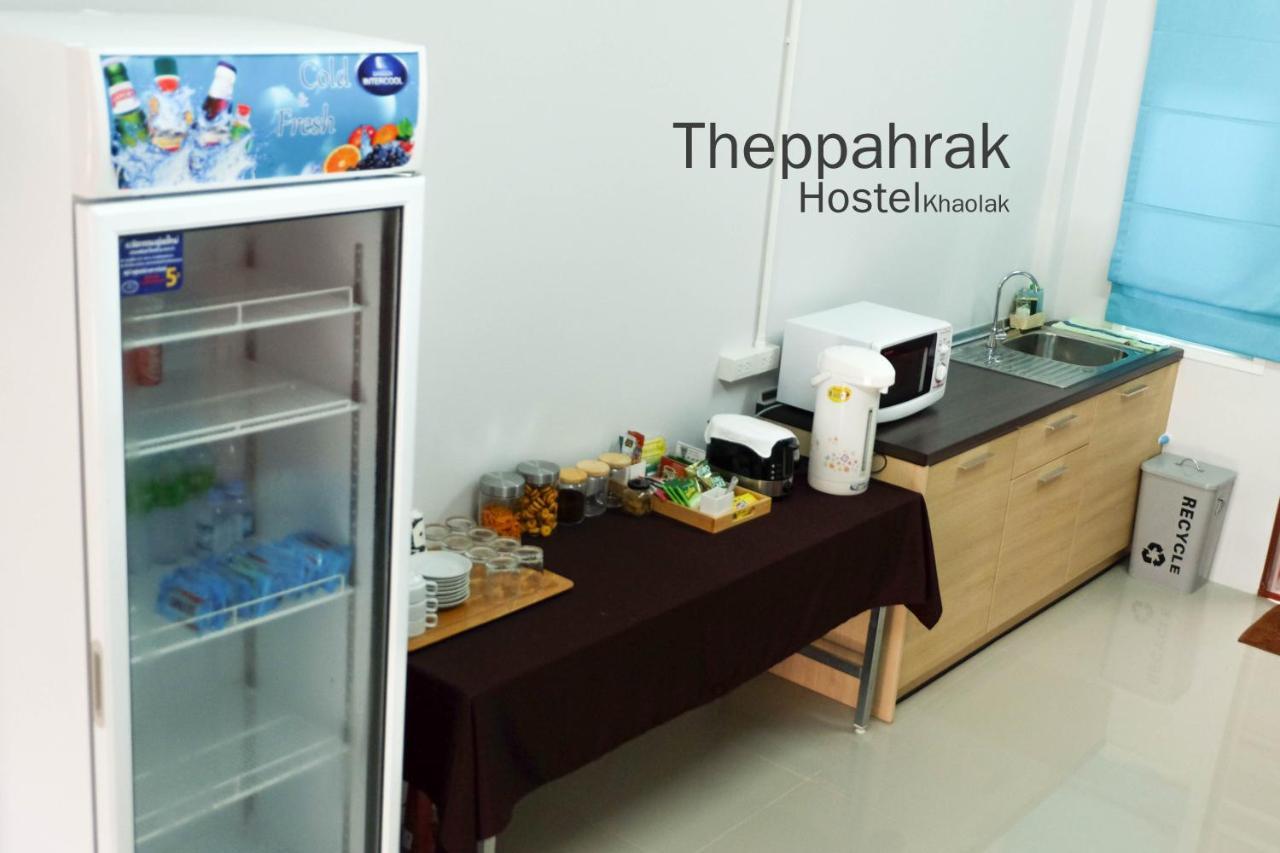 Theppahrak Hostel Khaolak Khao Lak Bagian luar foto