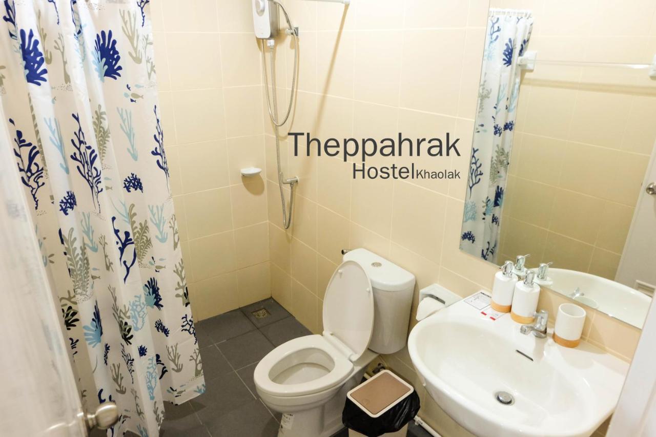 Theppahrak Hostel Khaolak Khao Lak Bagian luar foto