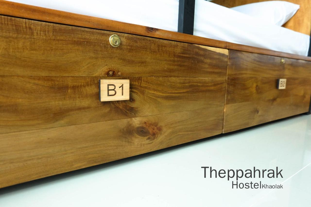 Theppahrak Hostel Khaolak Khao Lak Bagian luar foto