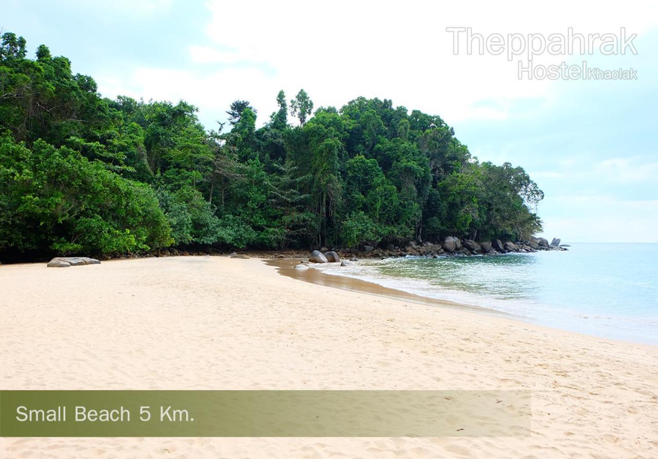 Theppahrak Hostel Khaolak Khao Lak Bagian luar foto