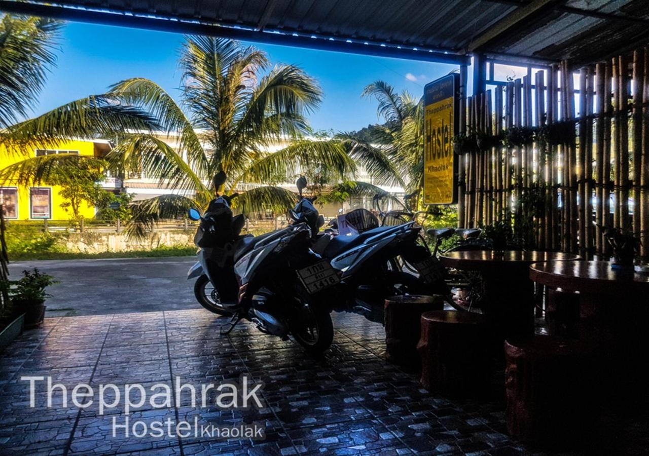 Theppahrak Hostel Khaolak Khao Lak Bagian luar foto