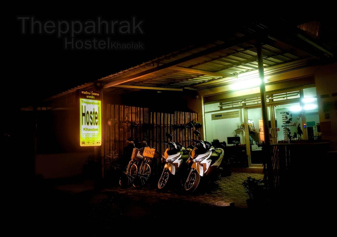 Theppahrak Hostel Khaolak Khao Lak Bagian luar foto